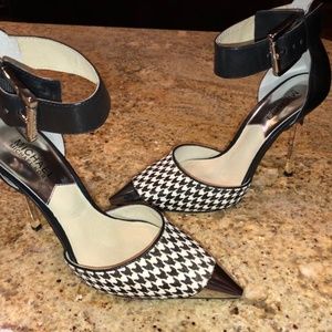 NWOT, Michael Kors Hounds tooth Pumps, Size 6 1/2